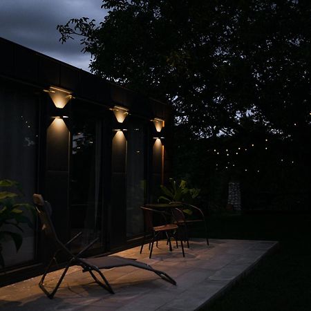 Апартаменты Tiny House Mezi Sklepy Kobyli Экстерьер фото