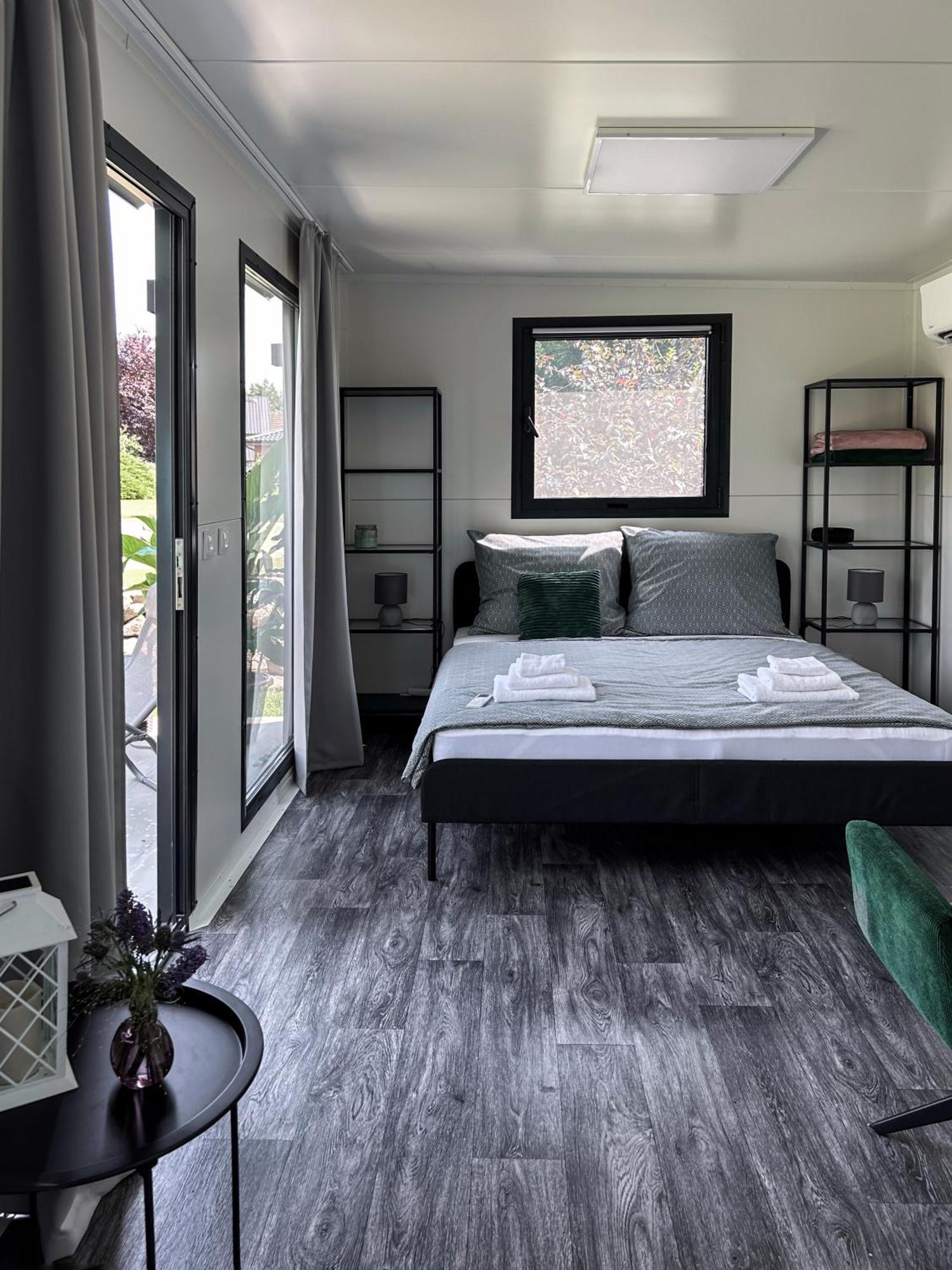Апартаменты Tiny House Mezi Sklepy Kobyli Экстерьер фото